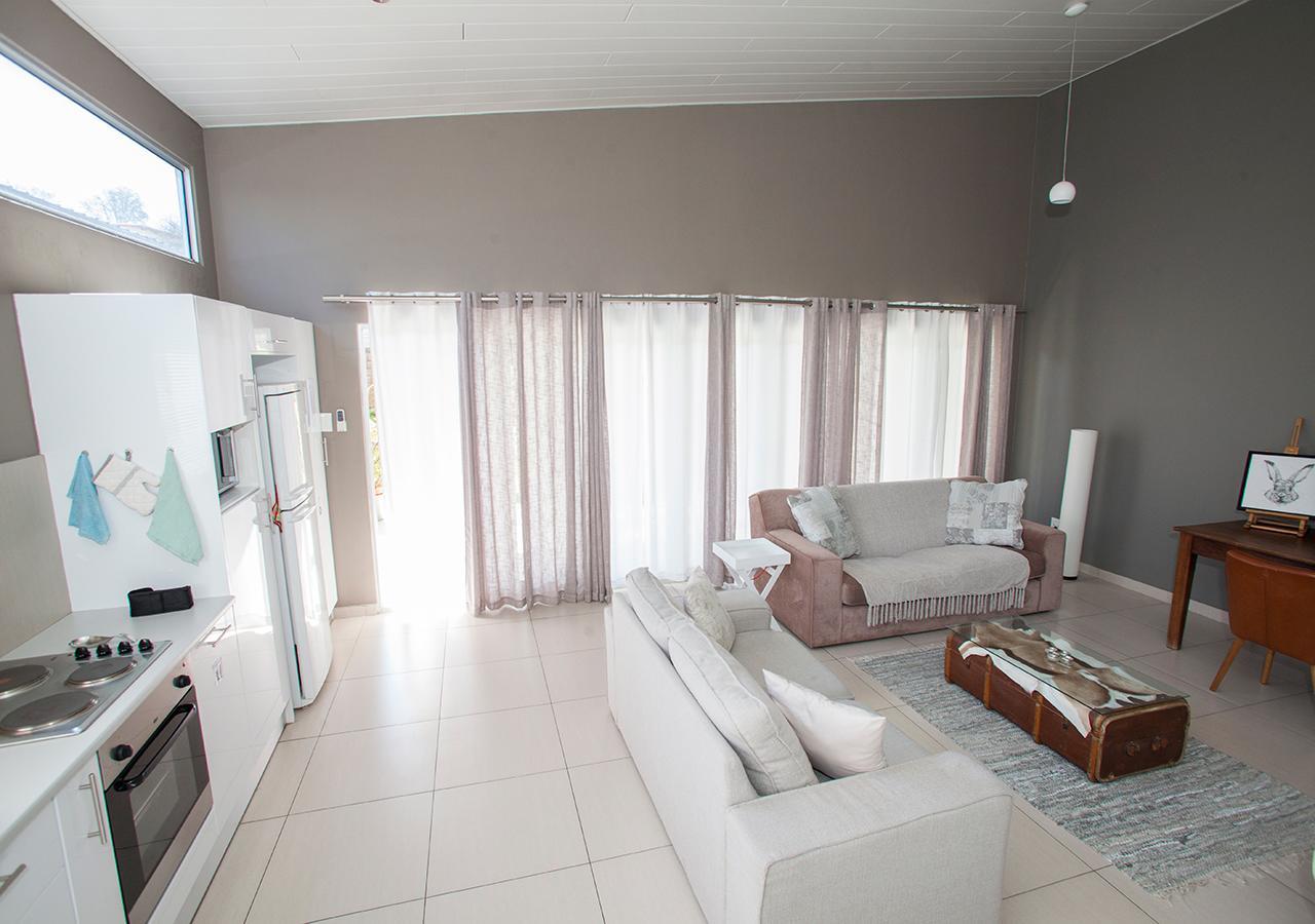 Rnb'S Studio Apartment วินด์ฮุก ภายนอก รูปภาพ