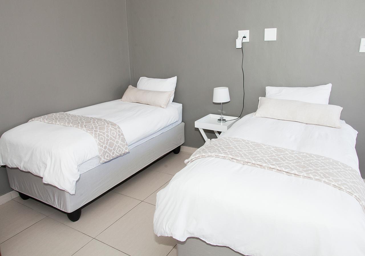 Rnb'S Studio Apartment วินด์ฮุก ภายนอก รูปภาพ