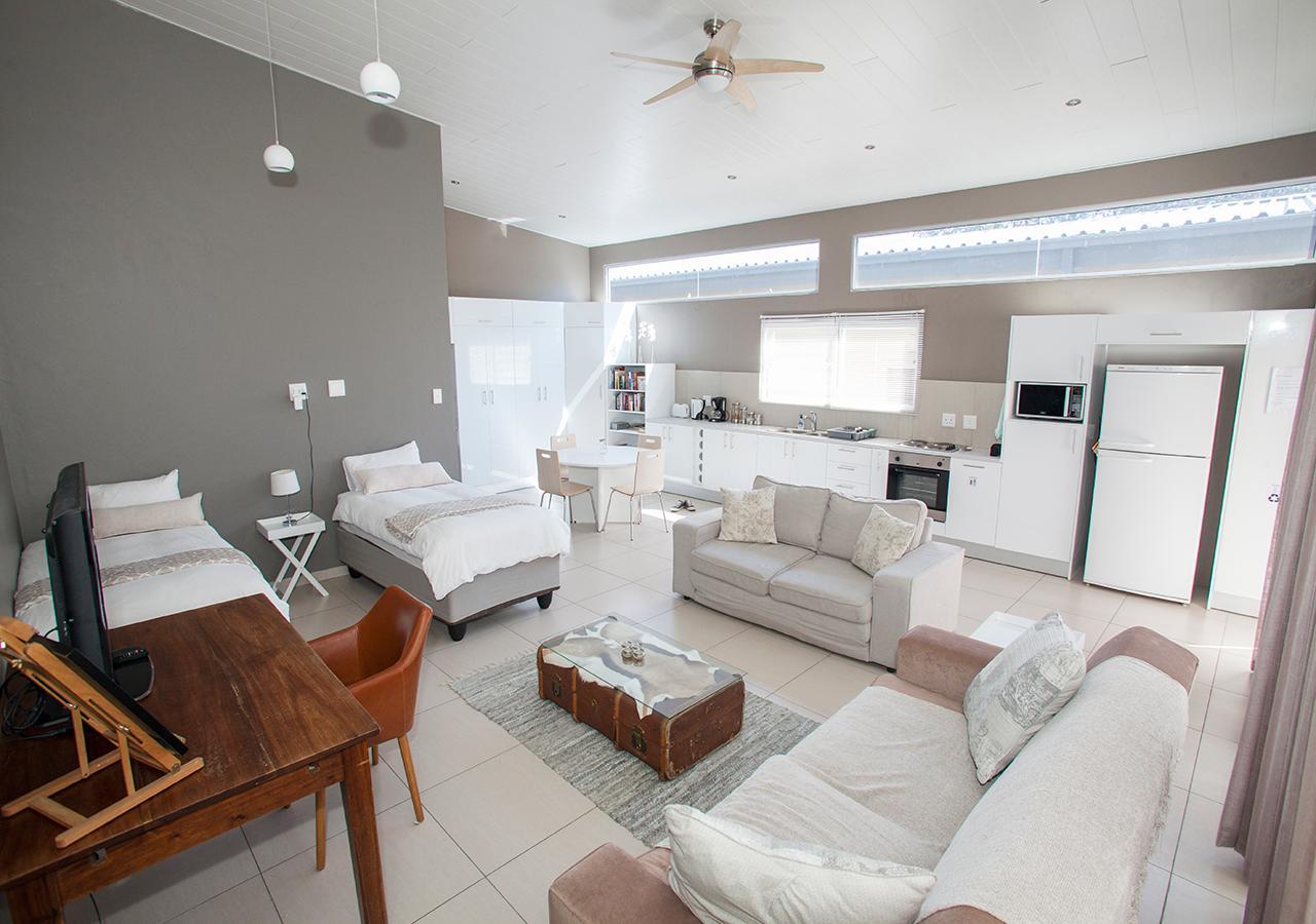 Rnb'S Studio Apartment วินด์ฮุก ภายนอก รูปภาพ