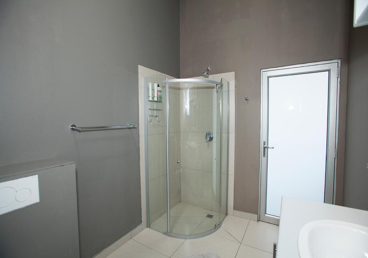 Rnb'S Studio Apartment วินด์ฮุก ภายนอก รูปภาพ