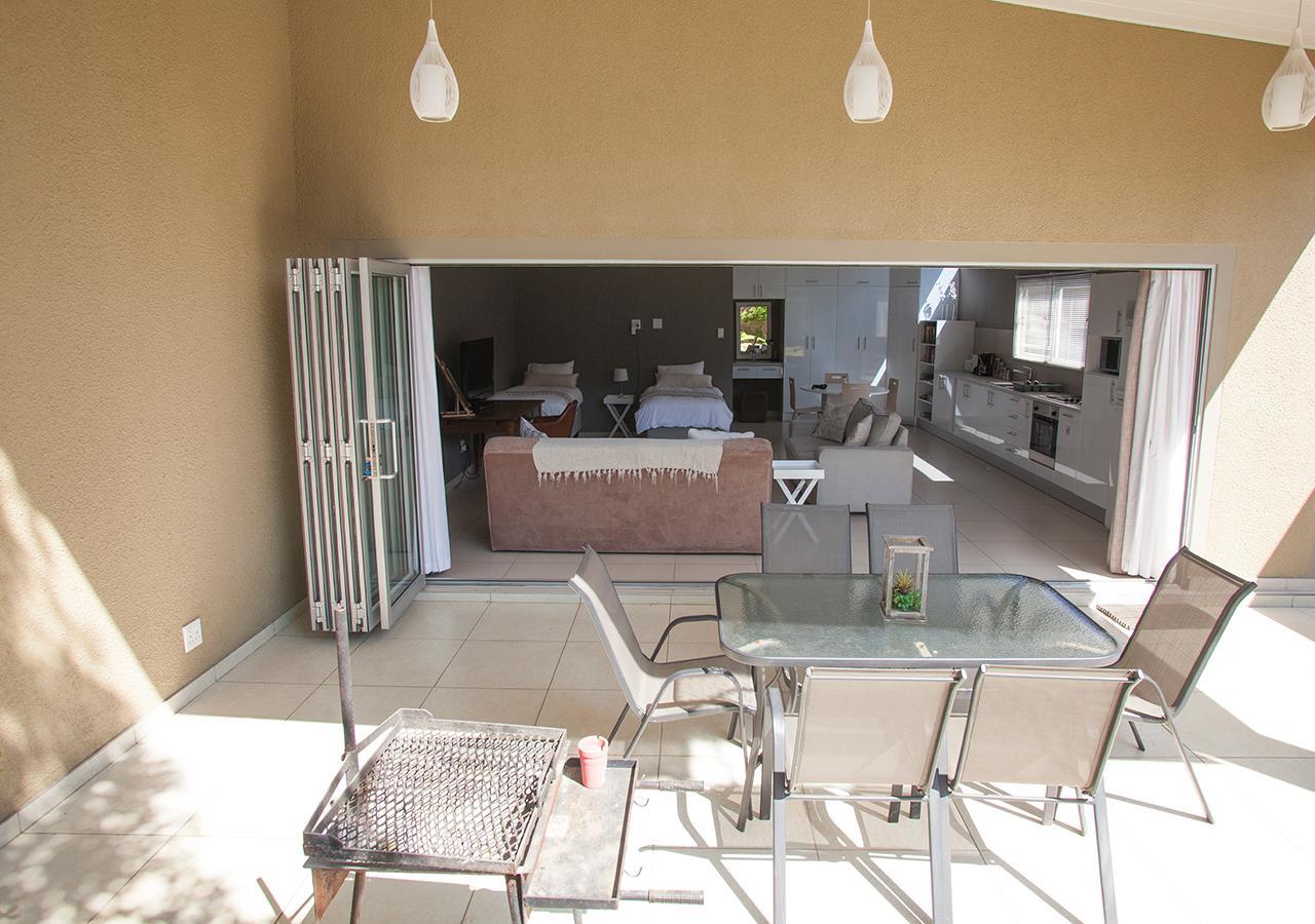 Rnb'S Studio Apartment วินด์ฮุก ภายนอก รูปภาพ
