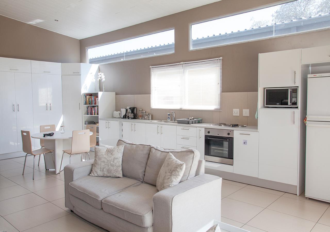 Rnb'S Studio Apartment วินด์ฮุก ภายนอก รูปภาพ