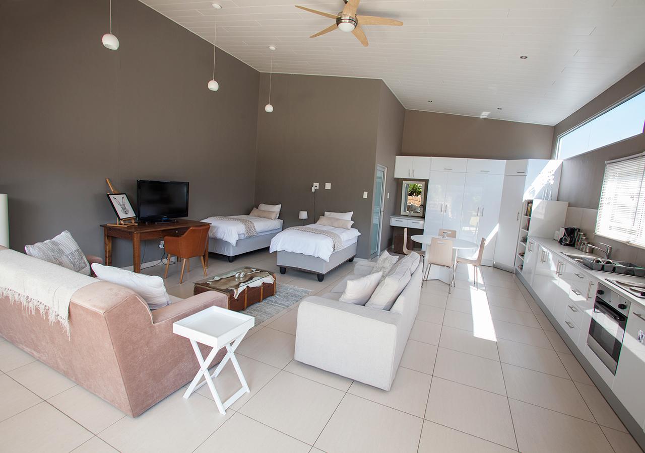 Rnb'S Studio Apartment วินด์ฮุก ภายนอก รูปภาพ